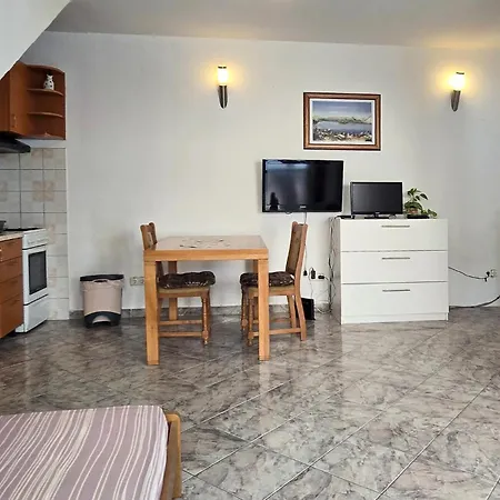 1 Bedroom Stunning In Kastel Stafilic Apartamento *